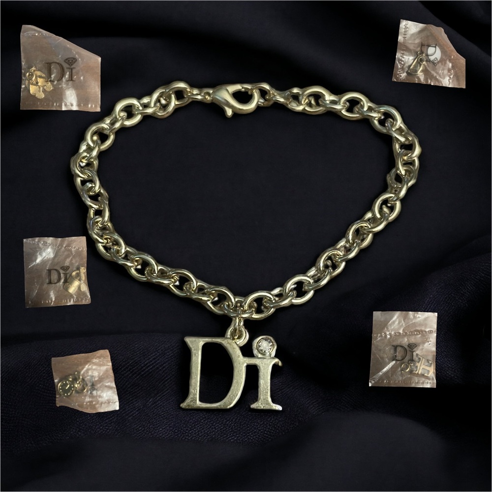 Di tropical theme charm bracelet with 5 charms